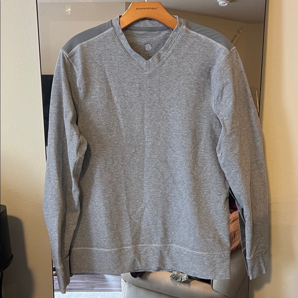 Banana Republic Men's Heather Gray V-Neck Pullover Sweatshirt